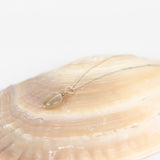 Moon Light halssmykke med månesten og rådiamant fra JINS hos Shining You