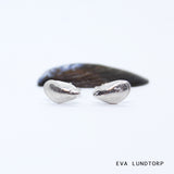 EVA LUNDTORP Blåmusling sølv øreringe hos Shining You