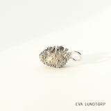 Ellekogle sølvvedhæng fra EVA LUNDTORP hos Shining You