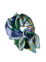 Unfurling silke-tørklæde fra A Prayer into the World hos Shining You