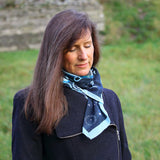 Earth Tørklæde fra A PRAYER INTO THE WORLD hos Shining You