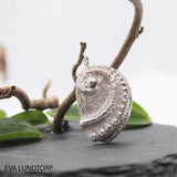 Konkylie sølvvedhæng fra EVA LUNDTORP hos Shining You