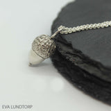 Agern vedhæng i sølv fra EVA LUNDTORP hos Shining You