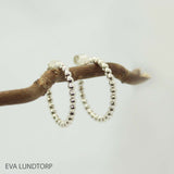 Sølv-kugle-creoler fra EVA-LUNDTORP hos Shining You