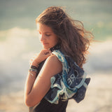 Earth Tørklæde fra A PRAYER INTO THE WORLD hos Shining You