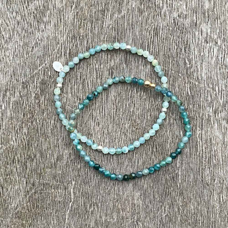 Lyseblå turmalin armbånd fra JINS hos Shining You