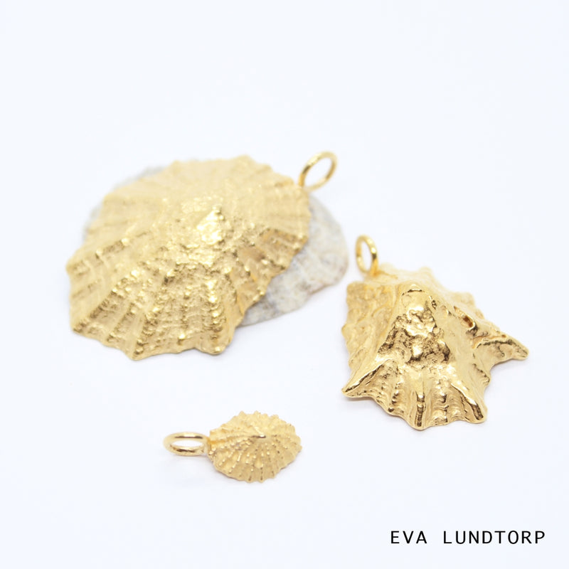 EVA LUNDTORP- African shell, albueskæl vedhæng hos Shining You