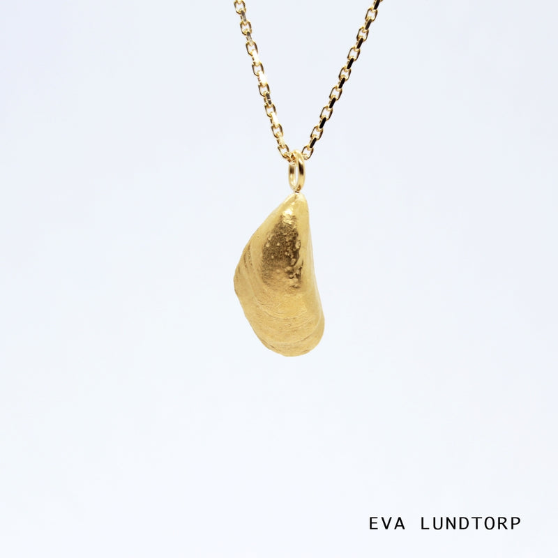 EVA LUNDTORP- NATURE Blåmusling forgyldt sølv vedhæng hos Shining You