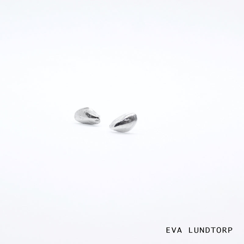 EVA LUNDTORP Blåmusling sølv øreringe hos Shining You