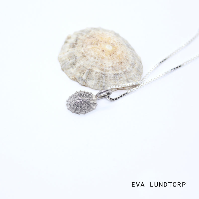 EVA LUNDTORP- NATURE sølvvedhæng African shell hos Shining You