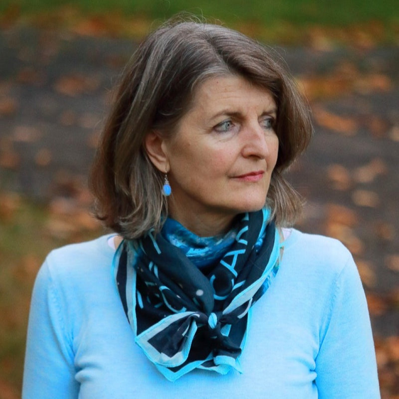 Earth Tørklæde fra A PRAYER INTO THE WORLD hos Shining You