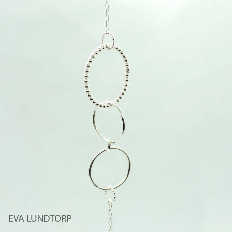 Sølv cirkel halskæde fra EVA LUNDTORP hos Shining You